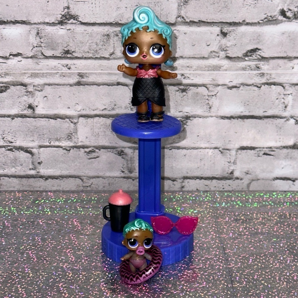 L.O.L. Surprise! PEARL Precious Lil Precious Dolls Swim Club Ring Bottle Glasses